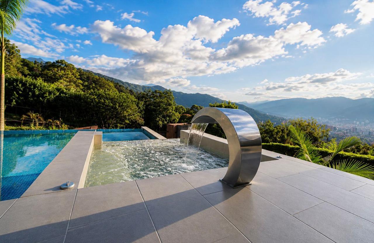 Jacuzzi con vista a las montañas